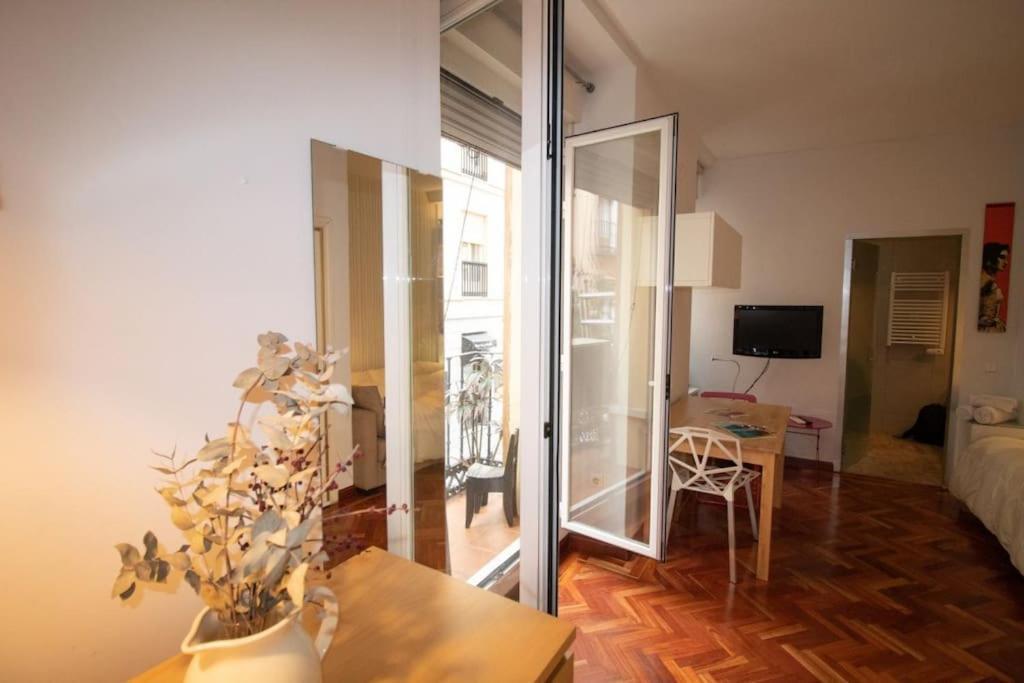 Exclusivo Y Acogedor Apartamento Con Balcon En Chueca, Con Aire Acondicionado Y Calefaccion Madrid Exterior photo
